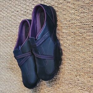 EASY SPIRIT comfort slip-on shoes in purple & black. Size 8.5